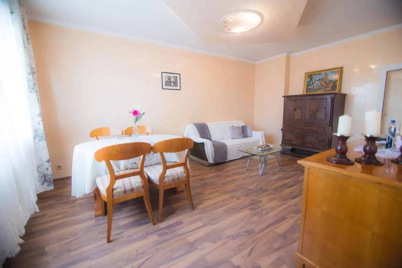 Southern Living By Jr City Apartments - Visit Vienna & Shop In Vosendorf Austria