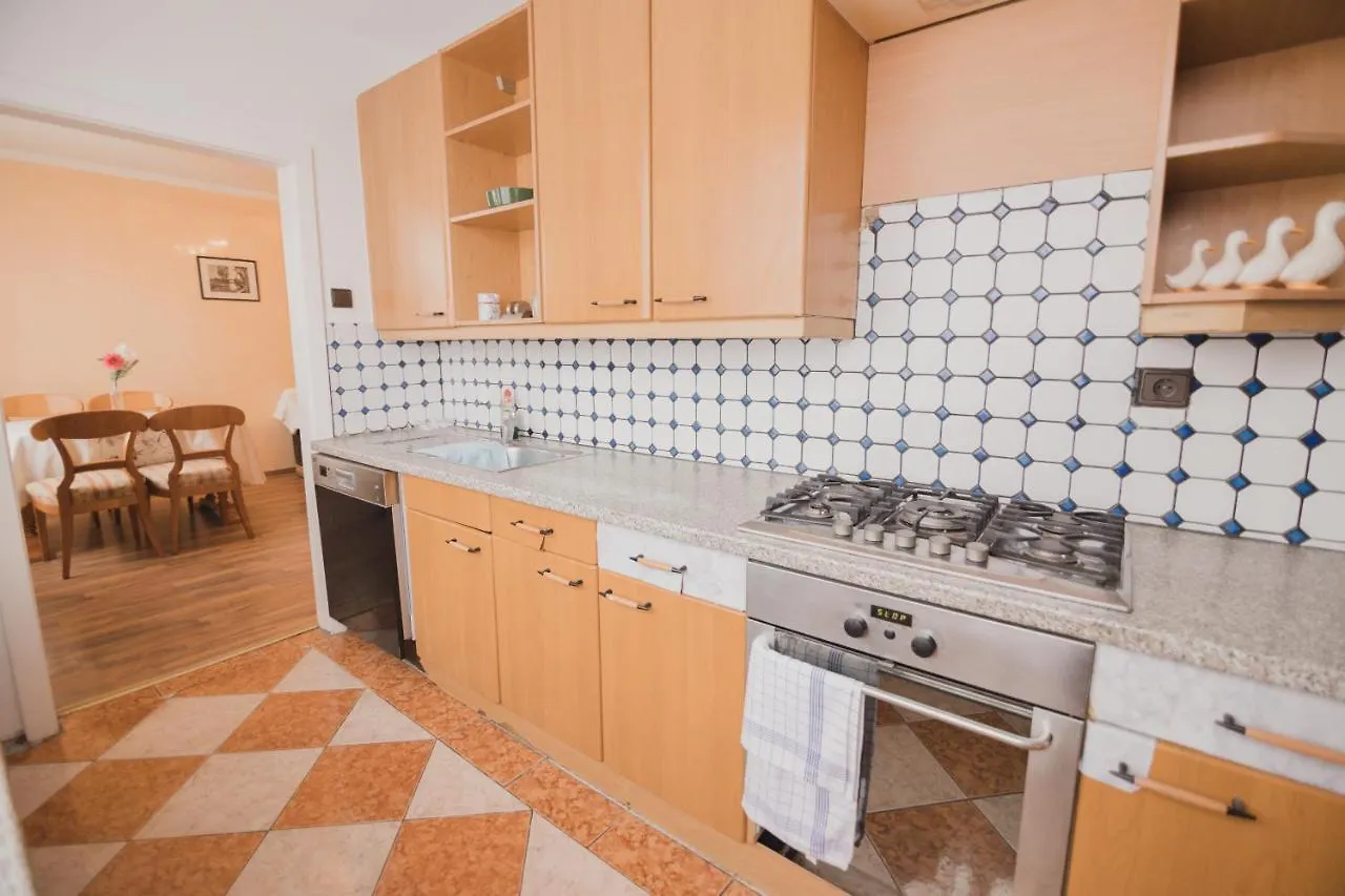 Southern Living By Jr City Apartments - Visit Vienna & Shop In Vosendorf