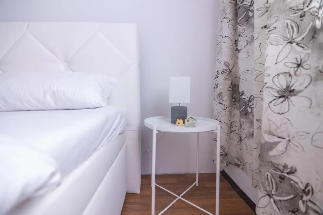 Southern Living By Jr City Apartments - Visit Vienna & Shop In Vosendorf