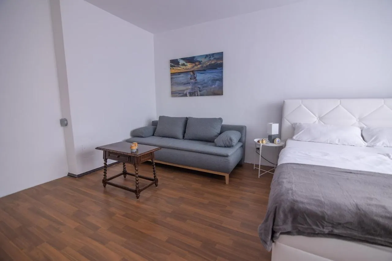 Southern Living By Jr City Apartments - Visit Vienna & Shop In Vosendorf Austria