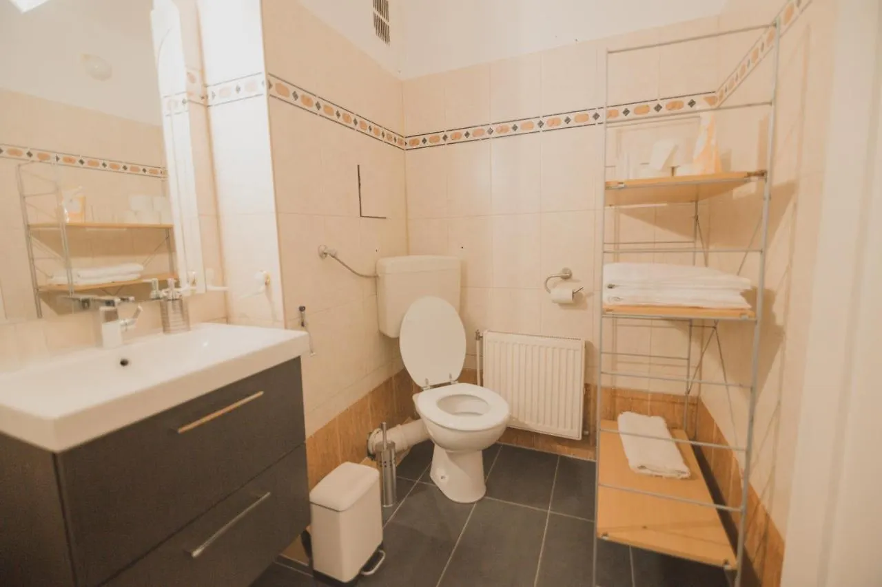 Southern Living By Jr City Apartments - Visit Vienna & Shop In Vosendorf