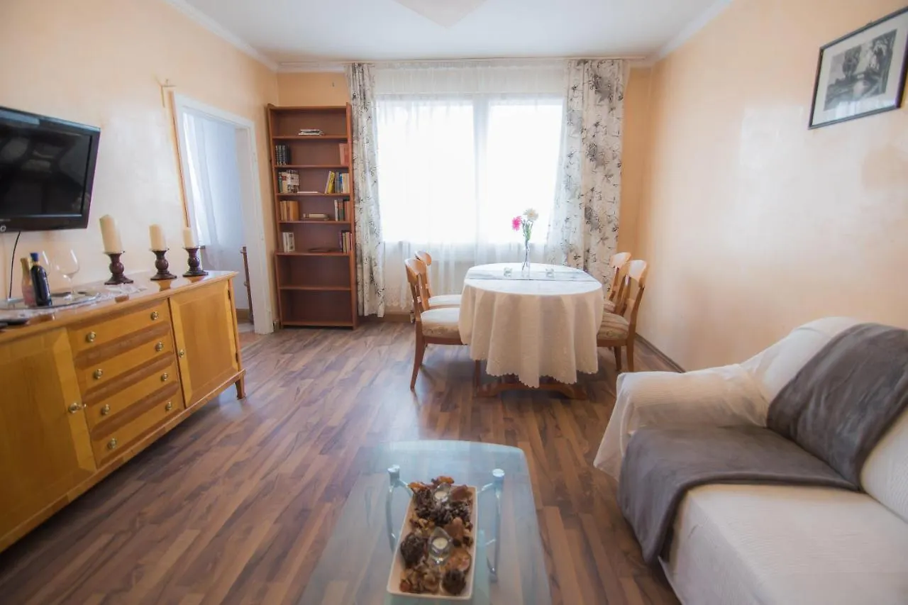Southern Living By Jr City Apartments - Visit Vienna & Shop In Vosendorf Austria